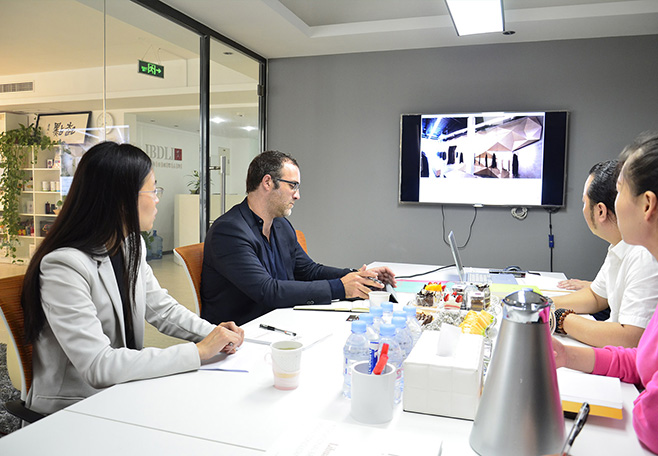 6新聞-15西班牙創(chuàng)始人親赴李華清設(shè)計(jì)_03-03