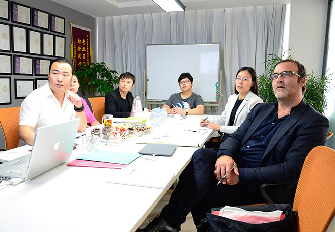 6新聞-15西班牙創(chuàng)始人親赴李華清設(shè)計(jì)_03-02